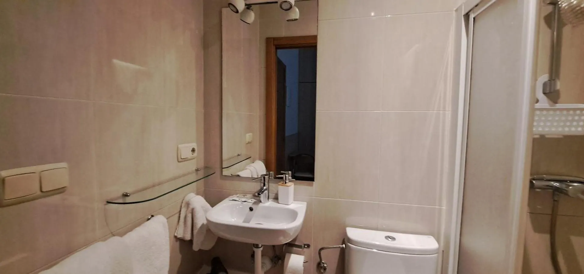 *** Konukevi Pension Atxiki San Sebastián İspanya
